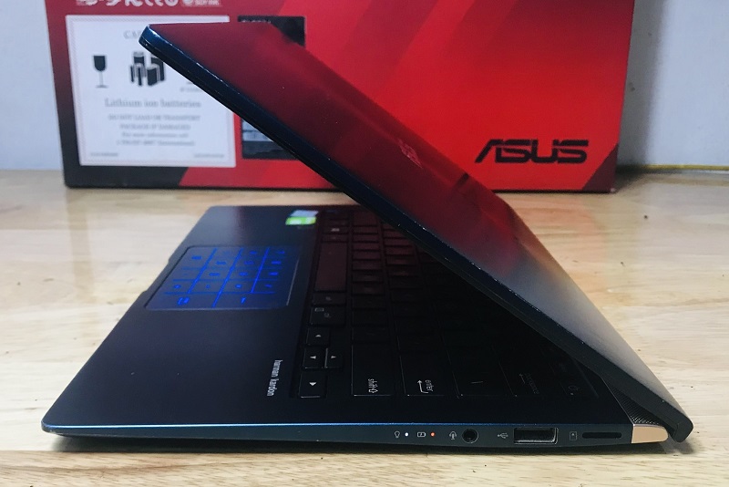 Asus Zenbook UX433F Core i7 - 8565U/16GB/512GB